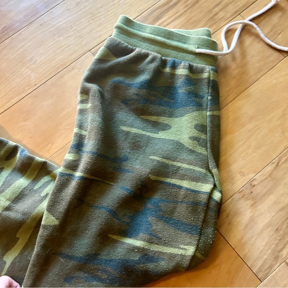 Camo Sweatsuit - Picture 5 of 5